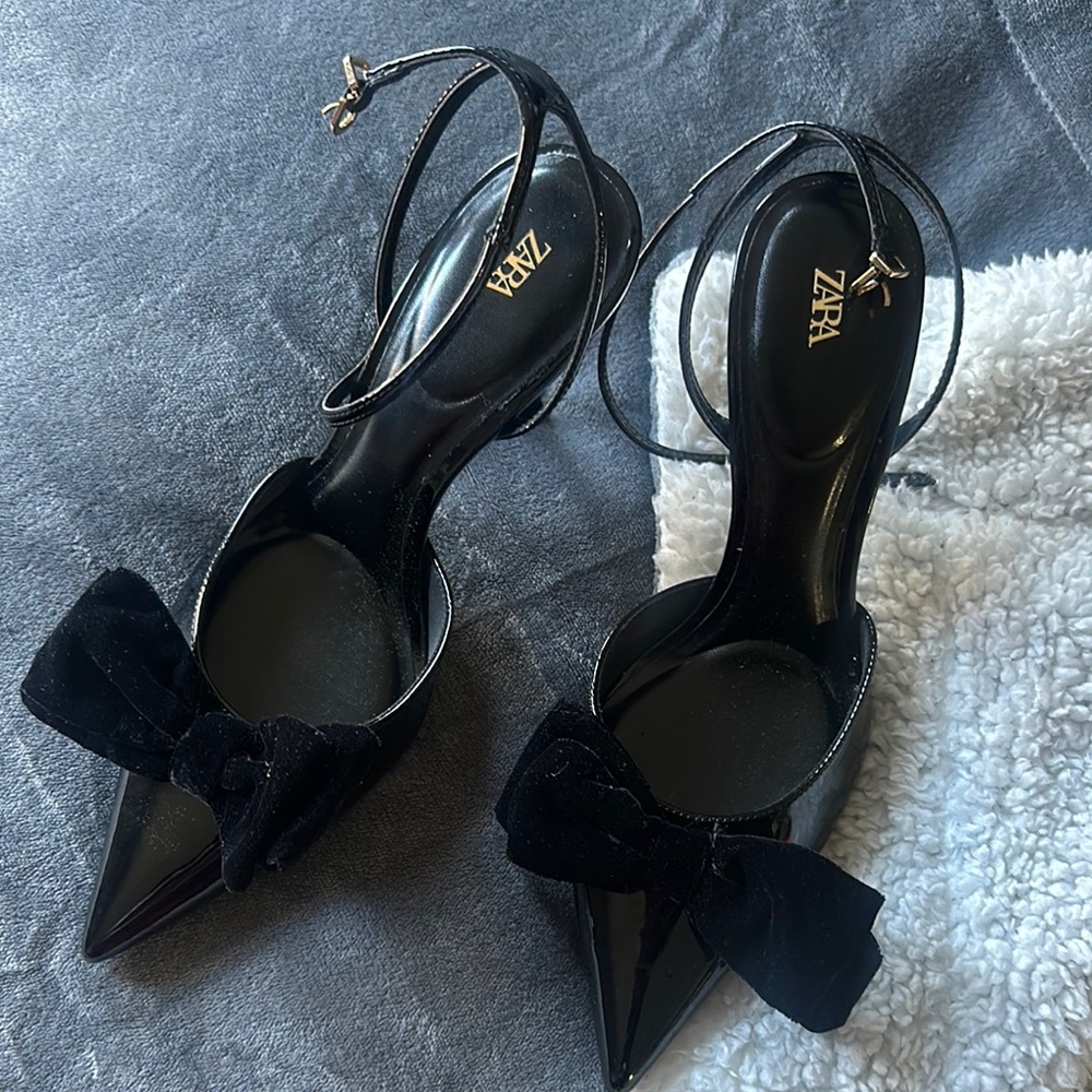 Zara Black Heels with Pointed Toe and Ankle Strap